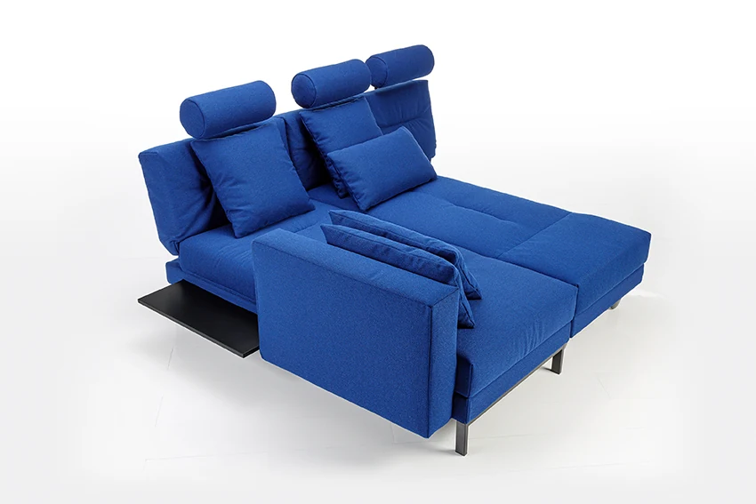 Brühl Four Two Soft in blauem Stoff mit zum Liegen gedrehtem Sofa
