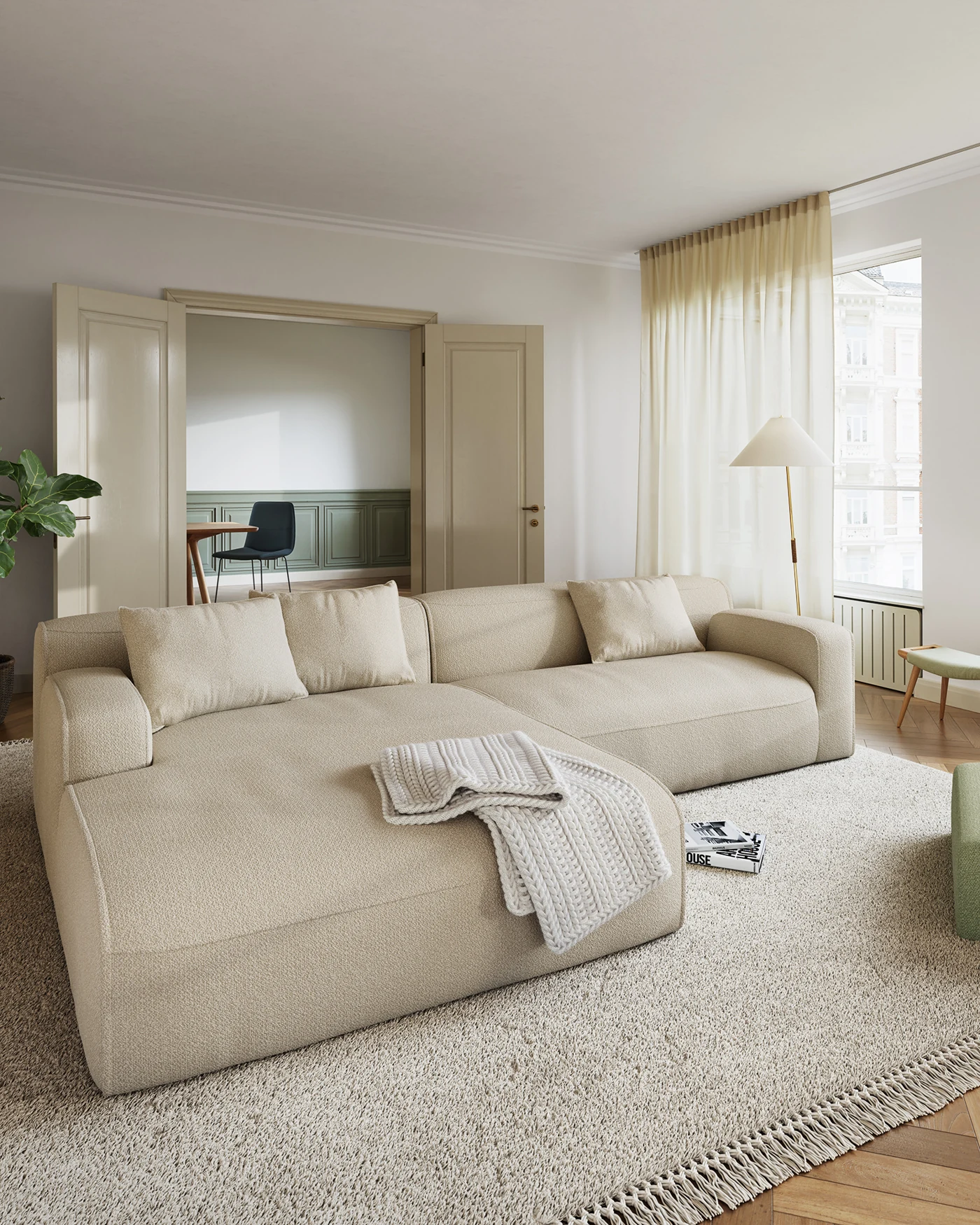 freistil 121 als helle Loungekombination mit großzügigem Longchair und weichen Rückenpolstern